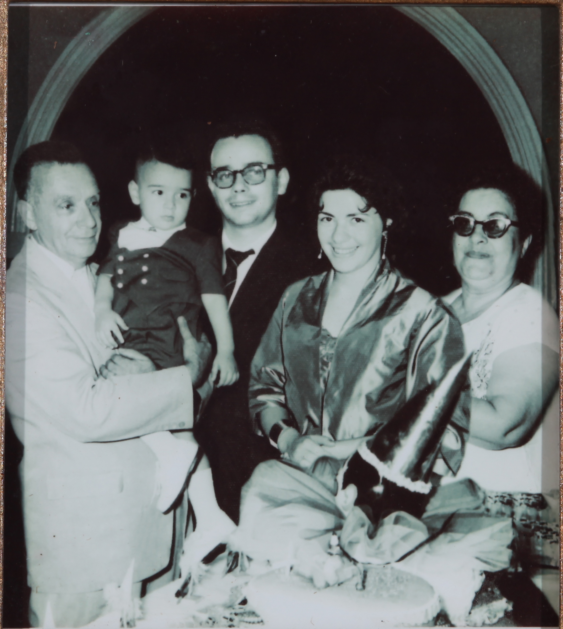 Pais e avós paternos no aniversário de um ano de José Sacido Barcia Neto, no Hotel Guanabara.
